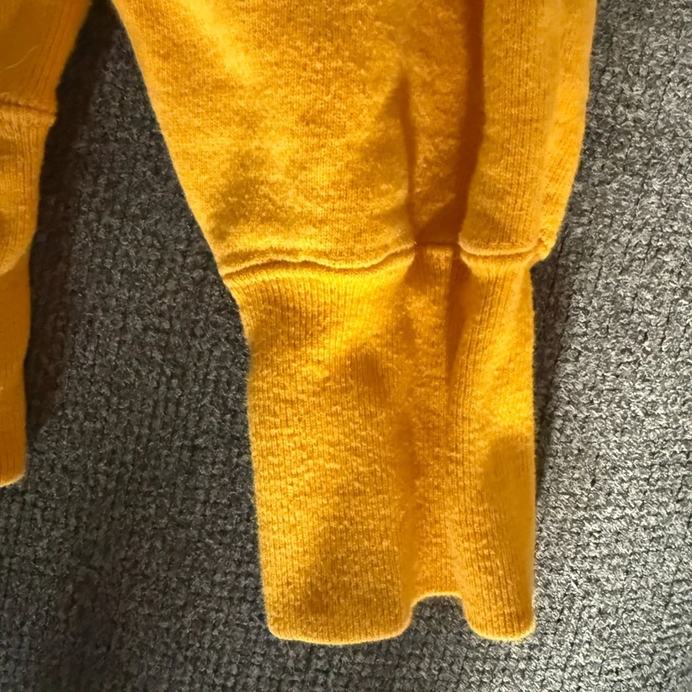 Champion Vintage Yellow Iowa State Sweatshirt - Picture 3 of 4